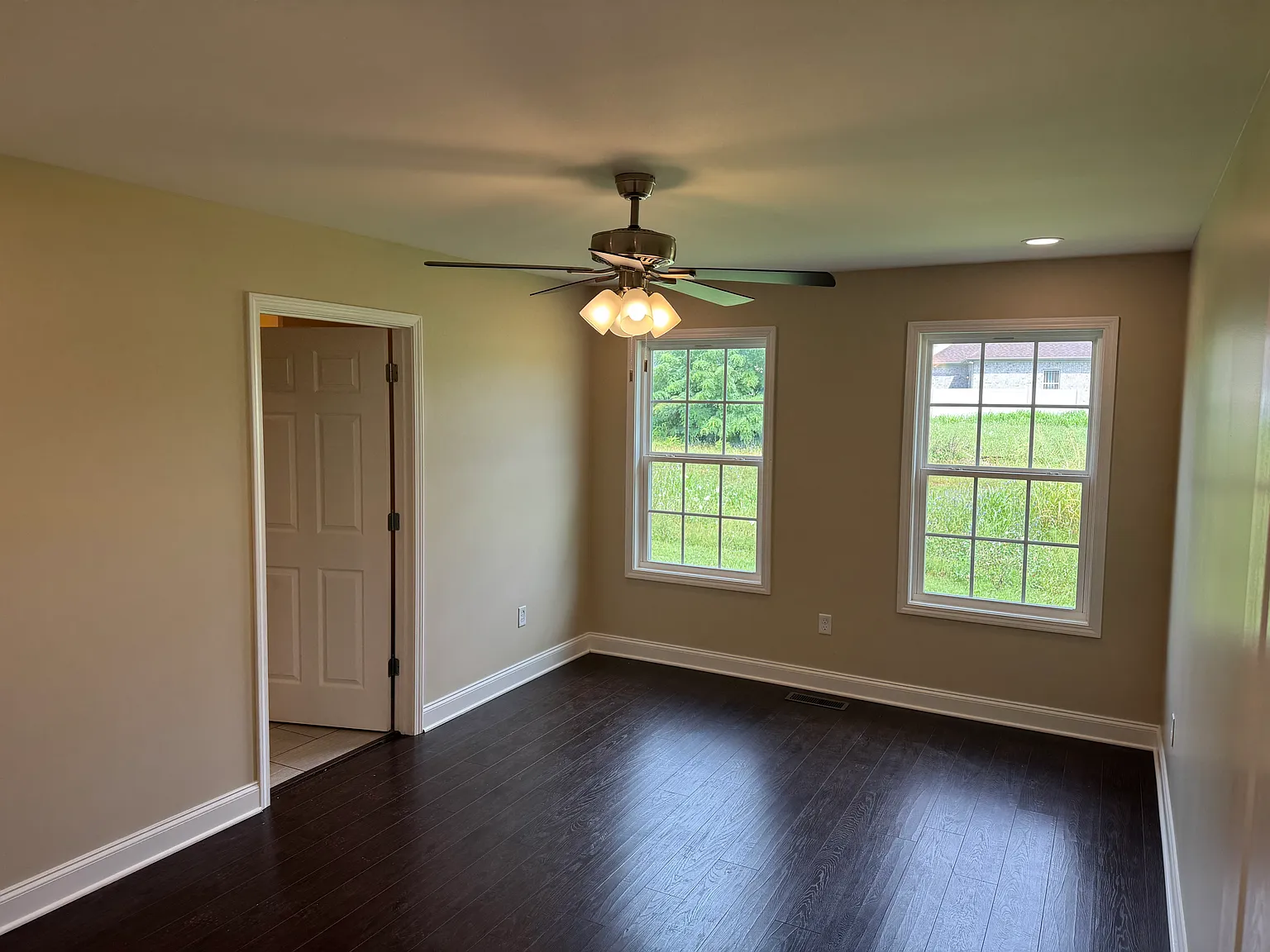 3 bed, 1316 sqft, $1,600 — Photo 2