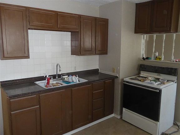 3rd image of 1414 NW Ozmun Ave