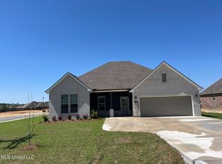 12101 Walker Rd, Ocean Springs, MS 39564