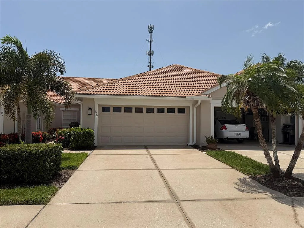 2 bed, 2.0 bath, 1402 sqft, $2,200 — Photo 2