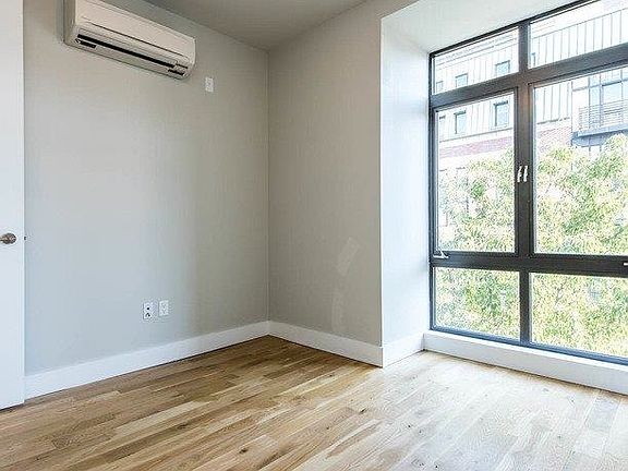 3rd image of 185 Leonard St #2CAAA