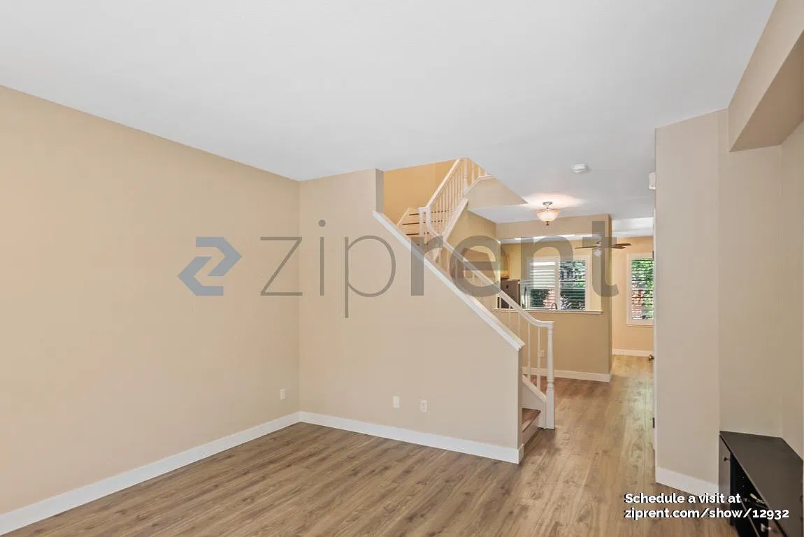 3 bed, 2.5 bath, 1300 sqft, $6,056 — Photo 4