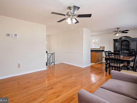 3rd image of 927 Shirley Manor Rd