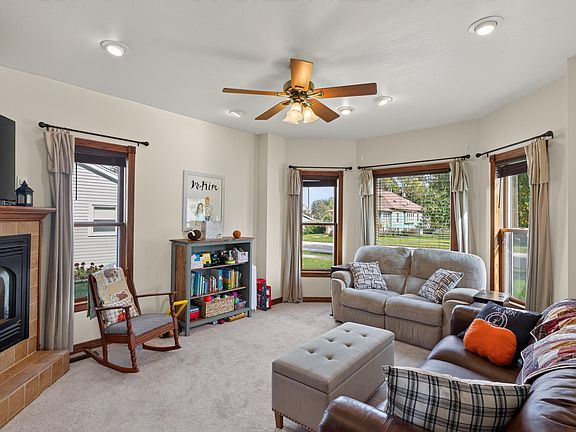 4th image of 113 N Erickson St