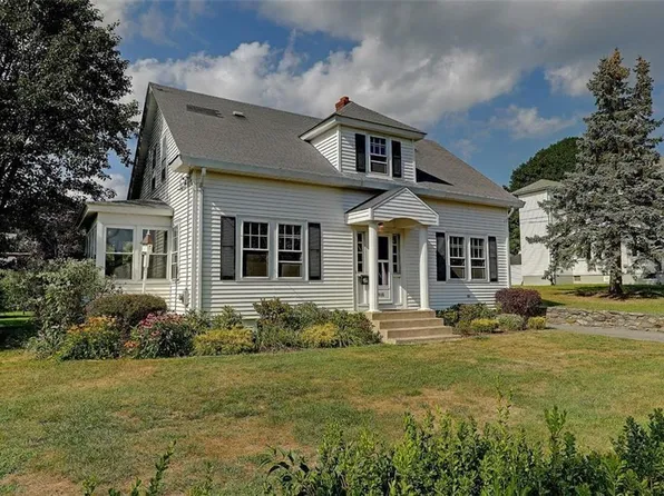 405 Maple Ave, Barrington, RI 02806
