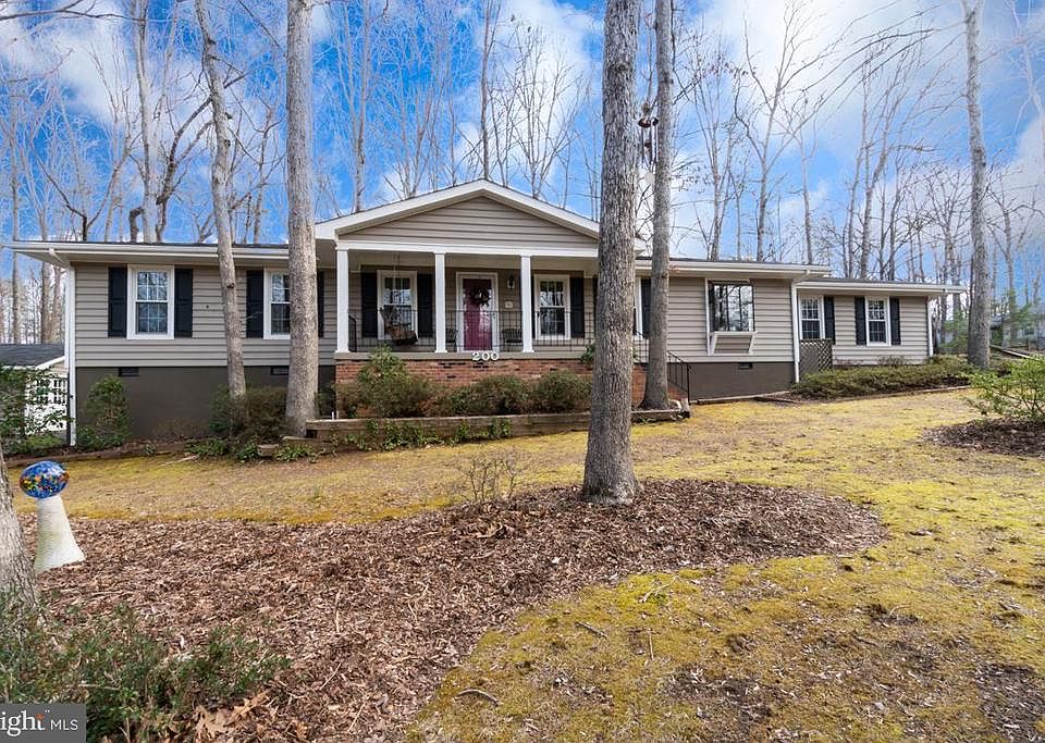 200 Happy Creek corner estate setting