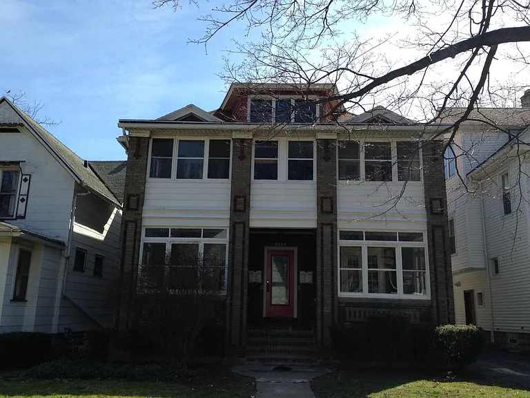 452 Maplewood Ave #LOWER RIGHT — Photo 1