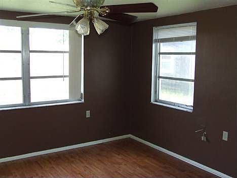5th image of 1201 Royalwood Dr