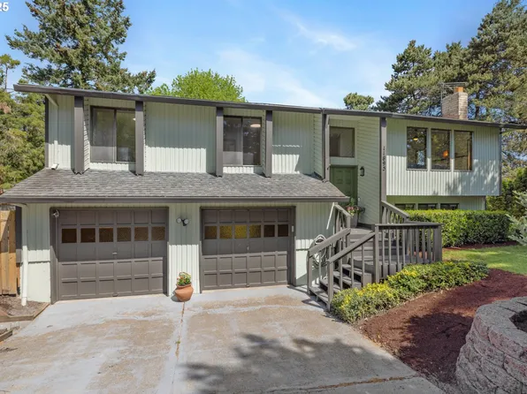11895 SW Robbins Dr, Beaverton, OR 97008