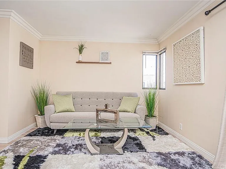 435 S Virgil Ave #320 — Photo 22