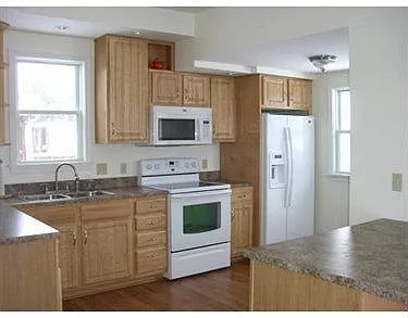 301 Clinton St photo 1