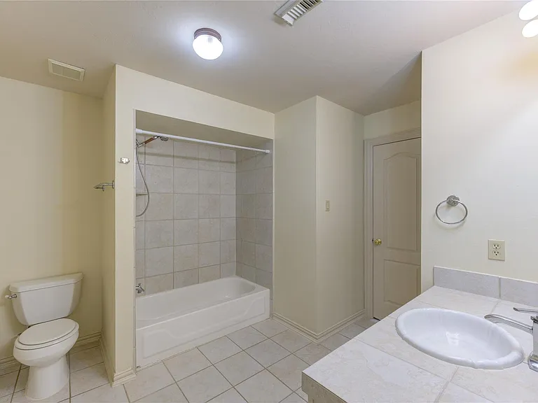 1502 Ashbury Park Ln — Photo 34