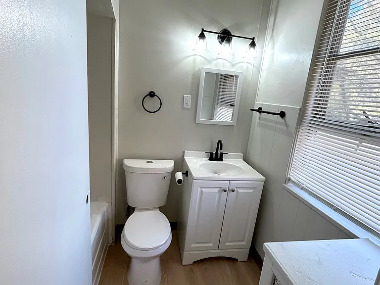 37 Farragut Rd — Photo 5