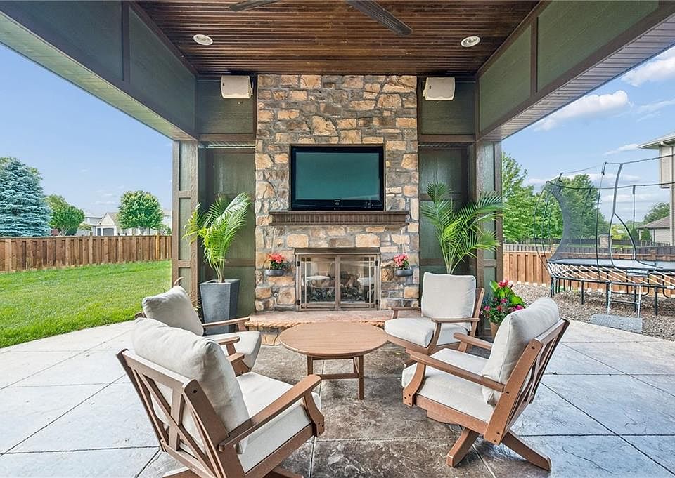 1st image of 2437 NE Angel Fish Cir