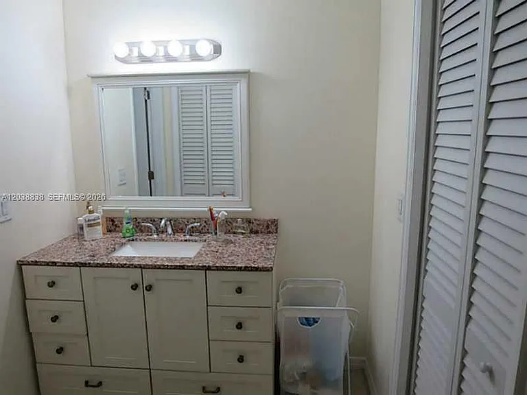 205 Lakeview Dr #202 — Photo 11