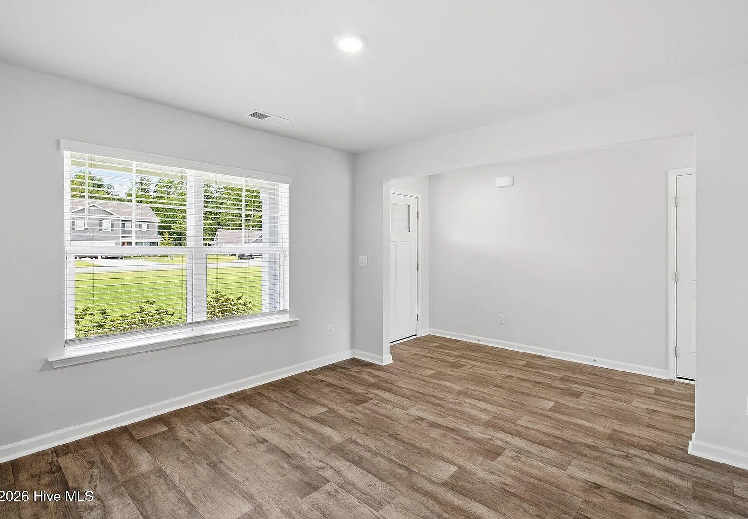 4 bed, 2.5 bath, 2338 sqft, $2,600 — Photo 3