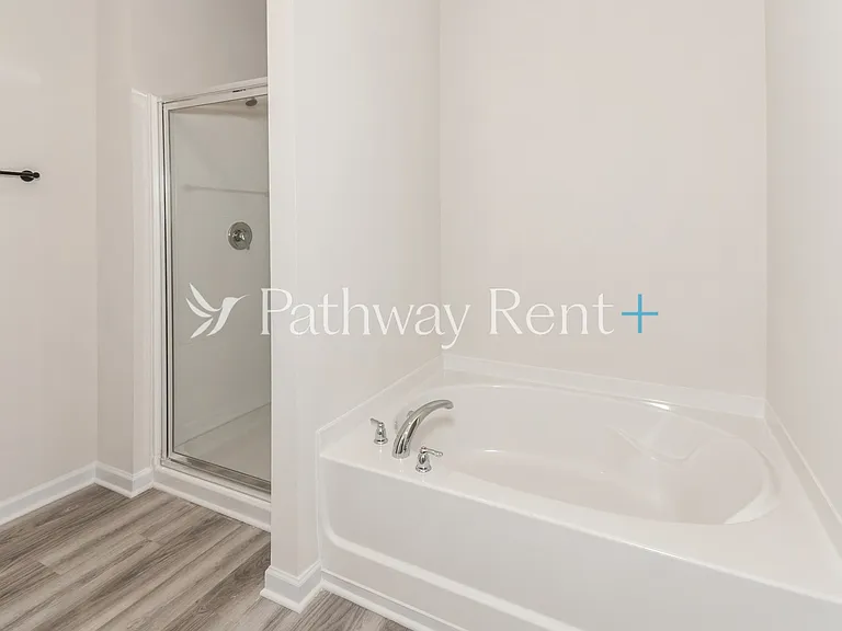 603 Mackenzie Cv — Photo 16
