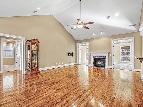 5th image of 209 Ashworth Ln