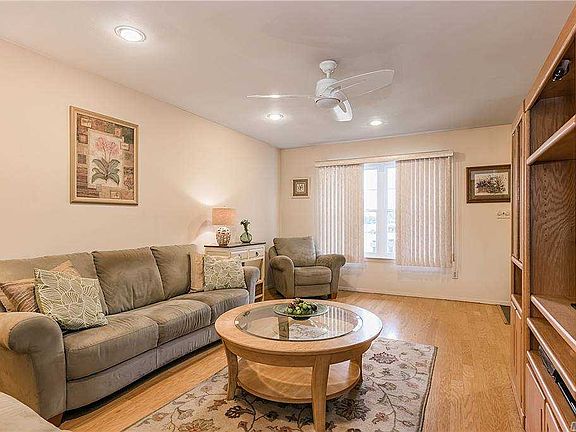 4th image of 108 Greenmeadow Dr
