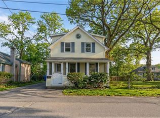 10 Booth Ave E, Riverside, RI 02915