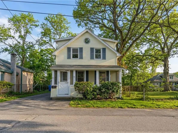 10 Booth Ave E, Riverside, RI 02915