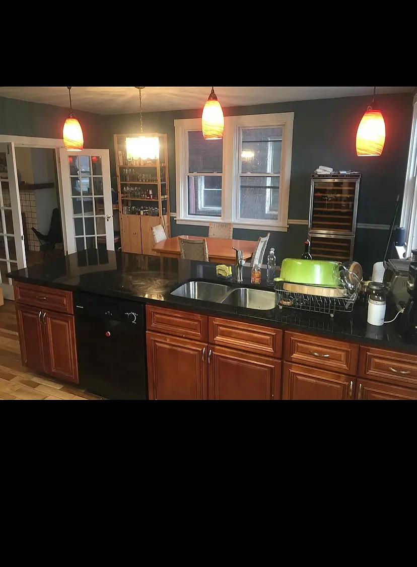 5 bed, 2.5 bath, 2060 sqft, $2,500 — Photo 1