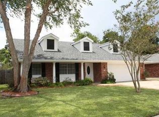 138 Sedgefield Dr, Harahan, LA 70123