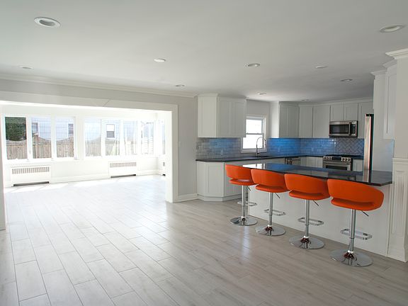 5th image of 86 Lewis Ave