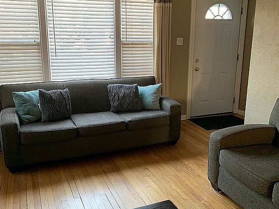 3rd image of 2221 Rosemont Blvd