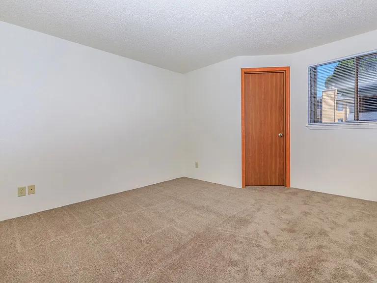 Autumn Ridge Apartments — Photo 24
