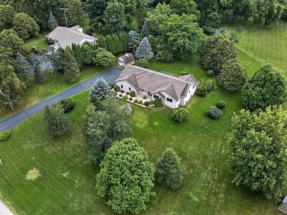 1st image of 5701 N Ridge View Dr