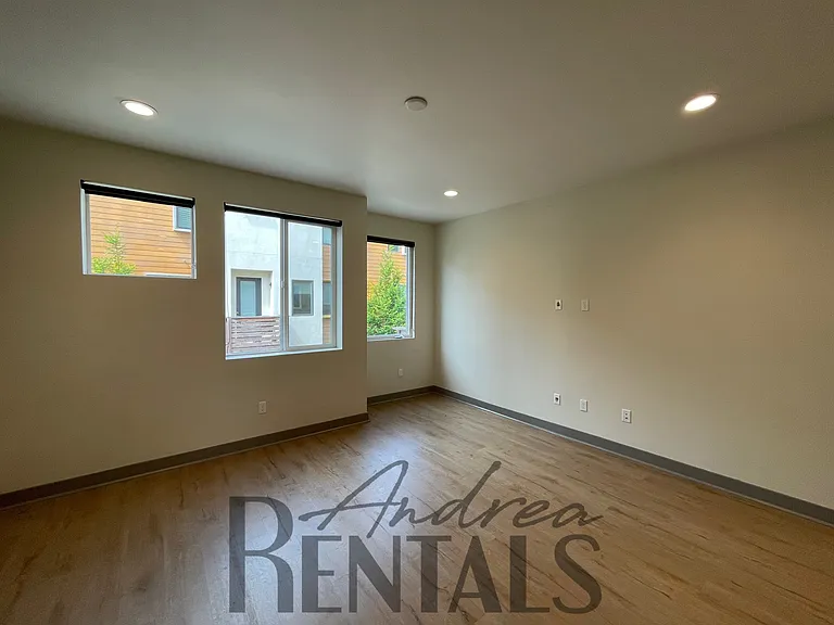 1409 Prescott St — Photo 2