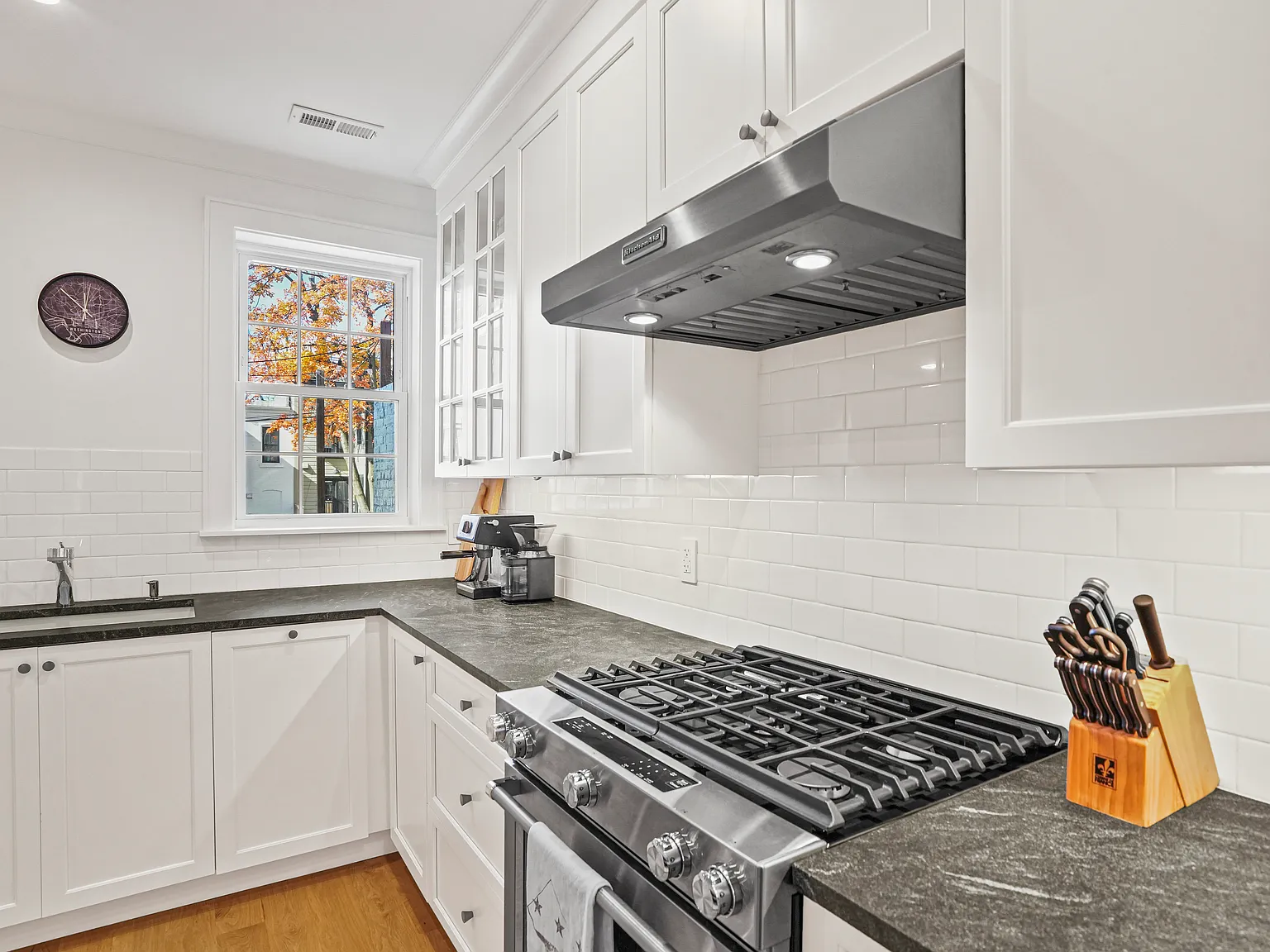 3 bed, 2.5 bath, 1500 sqft, $7,000 — Photo 4