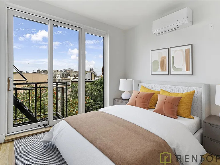 209 Montrose Ave #5B — Photo 5