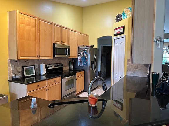5th image of 292 W Silverthorn Ln