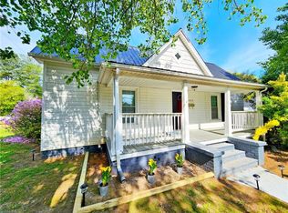 303 Dameron St, Eden, NC 27288