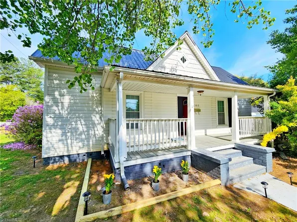 303 Dameron St, Eden, NC 27288