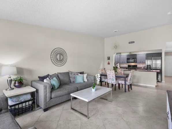 39 Bethesda Park Circle #L39, Boynton Beach, FL 33435