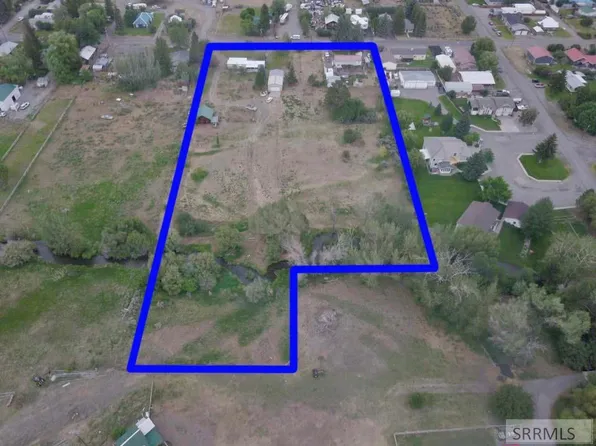 803/805 W College St, Mackay, ID 83251