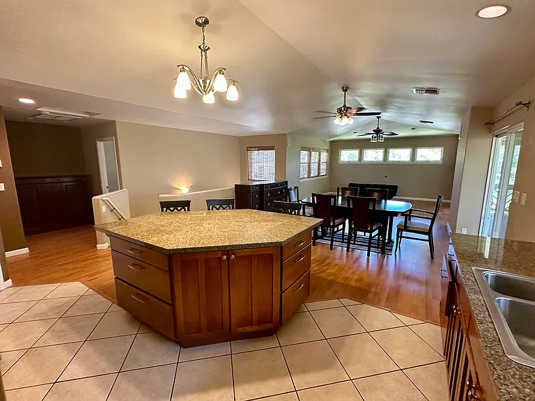 12 Honuhula St — Photo 2