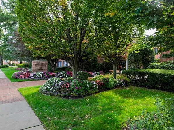 99 S Park Avenue S #122, Rockville Centre, NY 11570