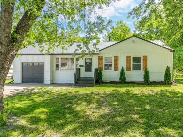 1217 N Farview Dr, Independence, MO 64056