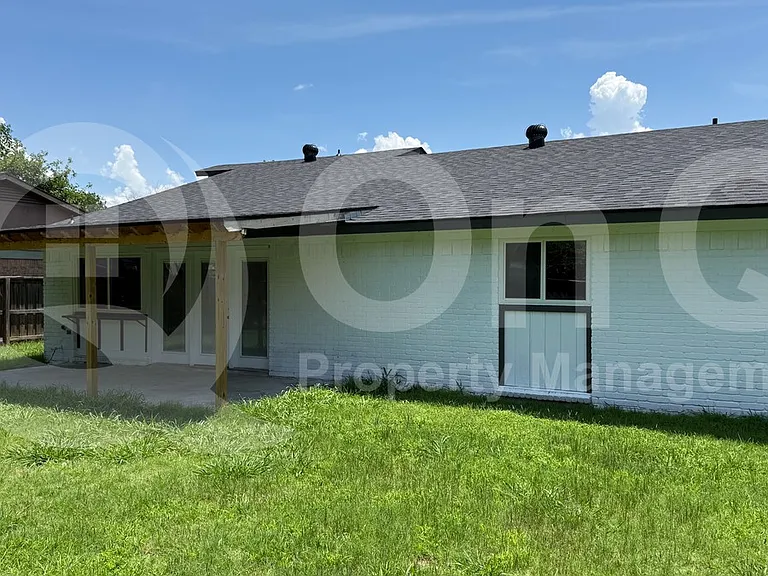 633 Stroud Ln — Photo 15