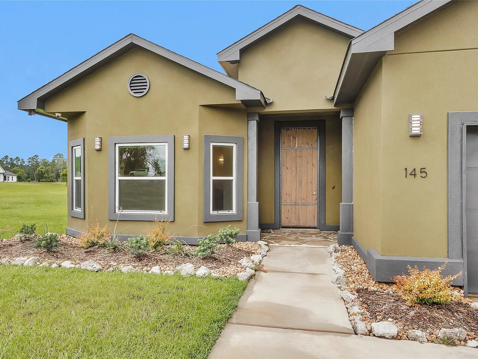 3 bed, 2.0 bath, 2008 sqft, $1,850 — Photo 3