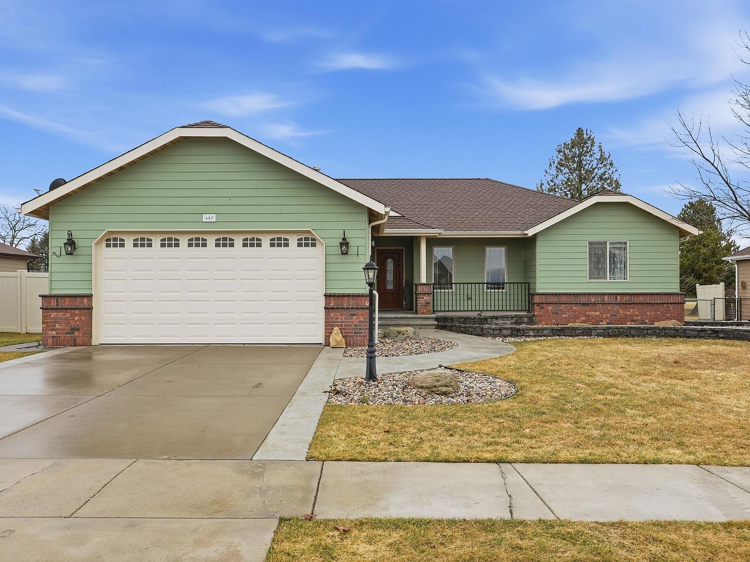 607 N Country Club Dr