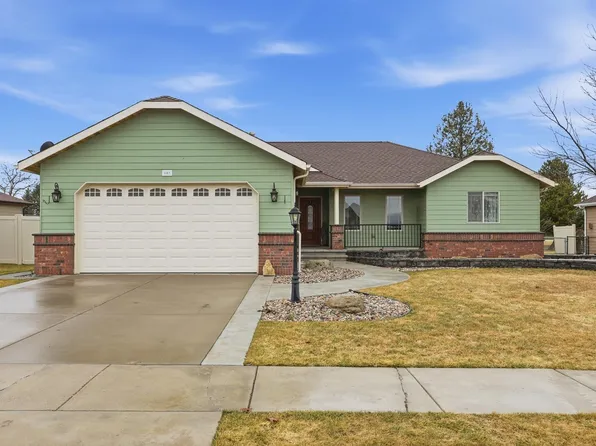 607 N Country Club Dr, Deer Park, WA 99006