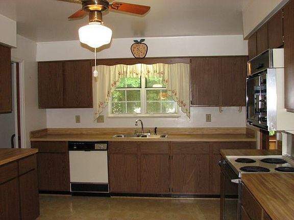 Large eat in kitchen