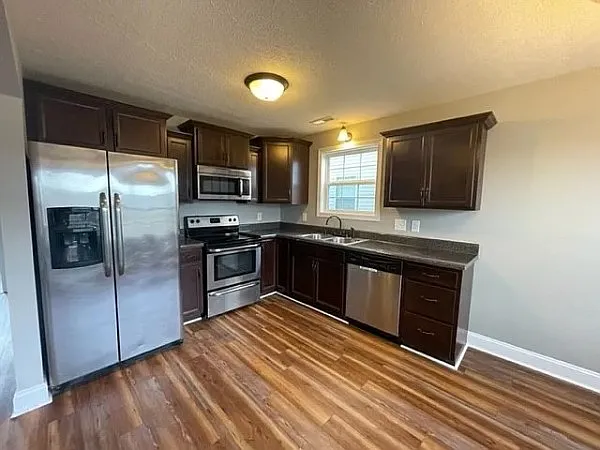 226 Azalea Dr — Photo 2