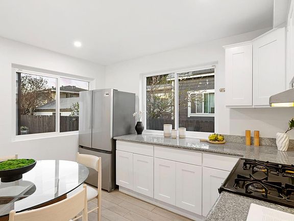 5th image of 409 Tilton Ave