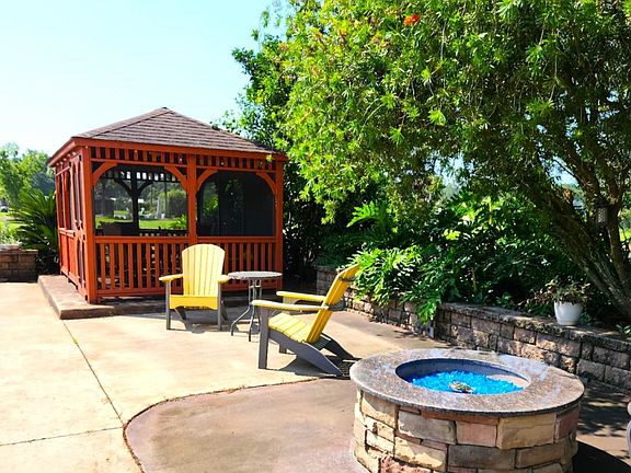 2nd image of 256 Magnifico Dr